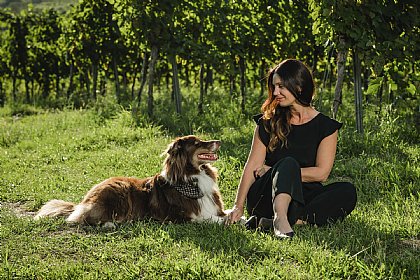 Mag.a Manuela Linser mit Hund Malou